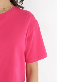 Born2be - Fuksjowy Krótki T-shirt Oversize Lilu. Kolor: różowy. Długość: krótkie