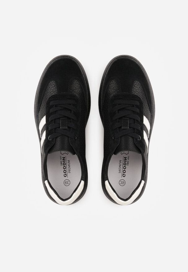 Renee - Czarne Sneakersy ze Skóry Naturalnej na Platformie z Perforacją i Paskami Urevla. Okazja: na co dzień. Zapięcie: pasek. Kolor: czarny. Materiał: skóra. Obcas: na platformie