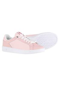 Buty do chodzenia damskie K-Swiss Clean Court. Kolor: różowy, wielokolorowy. Materiał: materiał, skóra. Szerokość cholewki: normalna. Sport: turystyka piesza