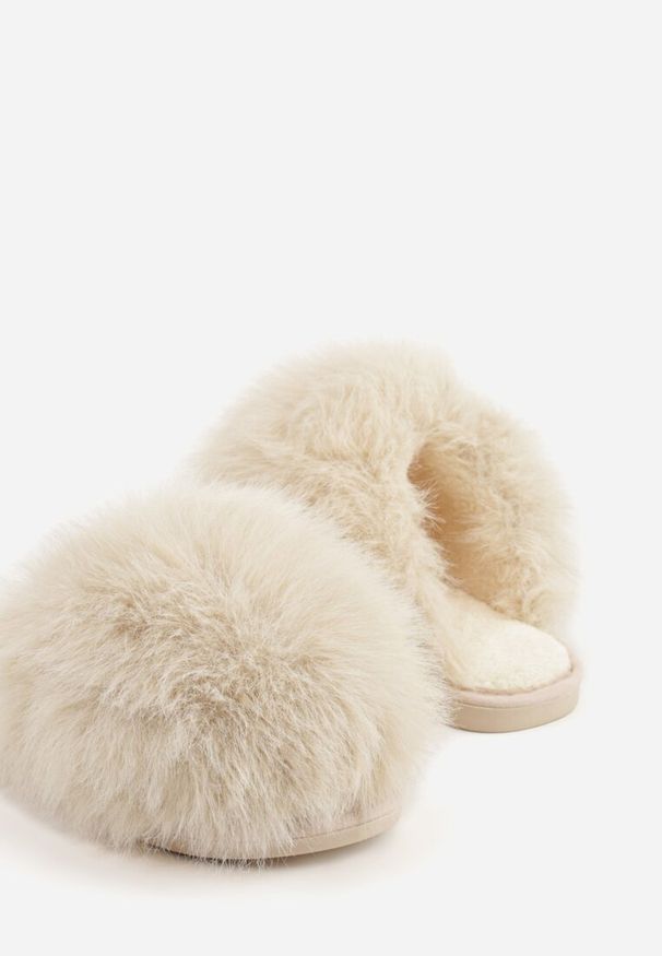 Born2be - Beżowe Futrzane Kapcie z Długim Włosiem Anindria. Okazja: na co dzień, do domu. Kolor: beżowy. Materiał: futro. Styl: casual, glamour