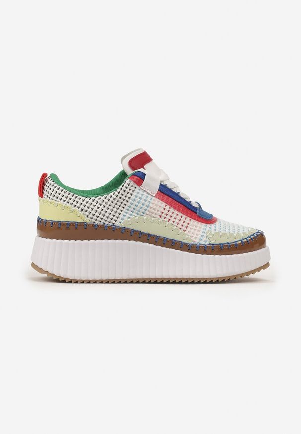 Renee - Biało-Brązowe Sneakersy na Platformie Ozdobione Nitami i Patchworkowymi Wstawkami Jeneria. Kolor: biały. Wzór: aplikacja. Obcas: na platformie