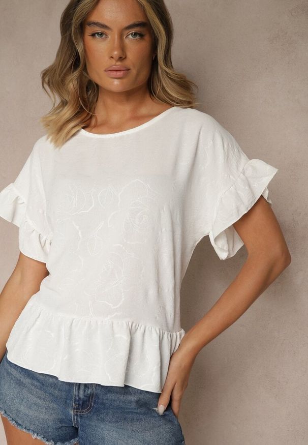 Renee - Biała Bluzka Oversize Ozdobiona Falbanami Liriele. Okazja: na co dzień. Kolor: biały. Materiał: jeans. Wzór: aplikacja. Styl: casual