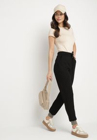 Born2be - Czarne Dresowe Spodnie Ozdobione Metaliczną Nicią Lorzia. Okazja: na co dzień. Kolor: czarny. Materiał: dresówka. Wzór: aplikacja. Styl: casual #4