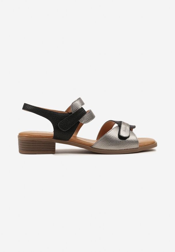 Born2be - Czarne Sandały z Geometrycznymi Paskami Nevaelle. Okazja: na co dzień. Zapięcie: pasek. Kolor: czarny. Wzór: geometria. Sezon: lato. Styl: elegancki, casual