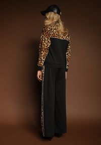 Renee - Czarny Komplet Dresowy z Panterkowymi Wstawkami Bluza i Spodnie Wide Leg Redrie. Kolor: czarny. Materiał: dresówka. Wzór: motyw zwierzęcy, aplikacja