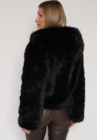 Born2be - Czarna Kurtka Futrzana z Nieodpinanym Kapturem Vetirire. Okazja: na co dzień. Kolor: czarny. Materiał: futro. Styl: casual, elegancki #3