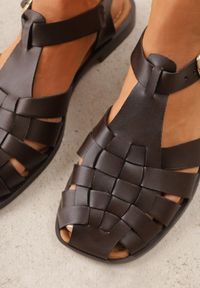 Born2be - Ciemnobrązowe Sandały VICES z Przeplatanymi Paskami i Kwadratowym Noskiem Assadah. Okazja: na co dzień. Zapięcie: pasek. Kolor: brązowy. Materiał: jeans, koronka. Styl: casual, klasyczny, elegancki #7