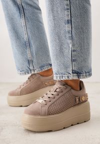 Renee - Ciemnobeżowe Perforowane Sneakersy ze Skóry Naturalnej na Platformie i Koturnie Risyla. Kolor: beżowy. Materiał: skóra. Obcas: na koturnie #8