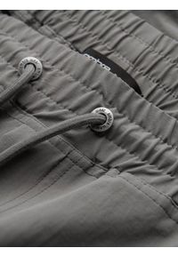 Ombre Clothing - Spodnie męskie joggery z kieszeniami cargo i printem – szare V4 - Rozmiar: M. Okazja: na co dzień. Kolor: szary. Materiał: guma, tkanina, poliester, materiał, bawełna, elastan. Wzór: nadruk. Styl: casual #7
