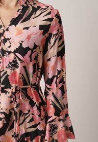Born2be - Czarno-Różowa Wiskozowa Rozkloszowana Sukienka w Kwiaty z Paskiem Sinthea. Okazja: na co dzień. Kolor: czarny. Materiał: wiskoza. Wzór: kwiaty. Styl: casual #8