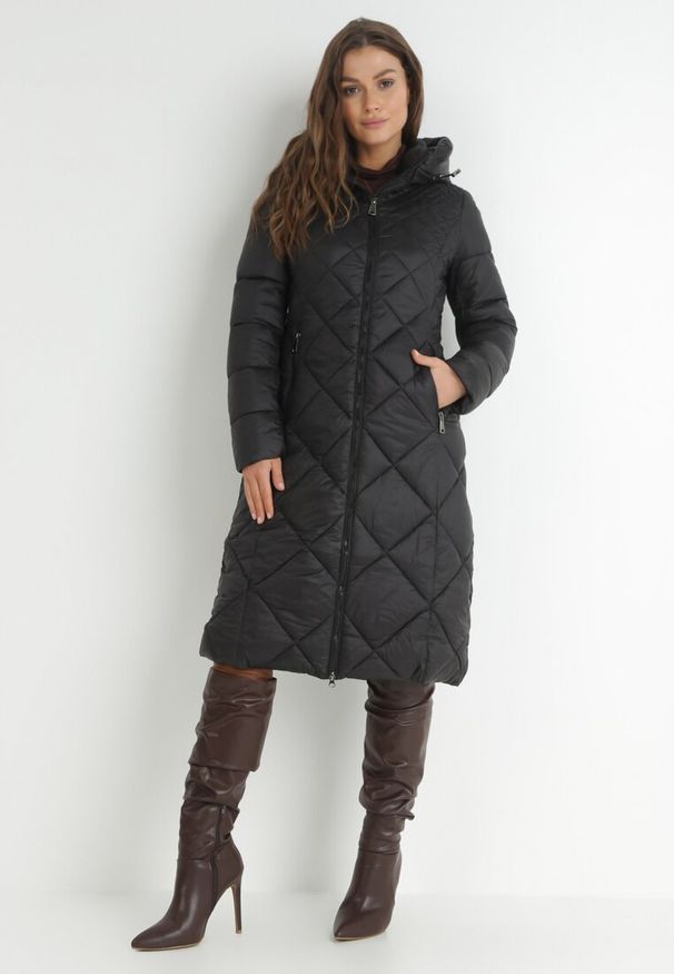 Born2be - Czarna Kurtka za Kolano Pikowana Viphee. Kolor: czarny. Materiał: materiał. Sezon: zima, jesień