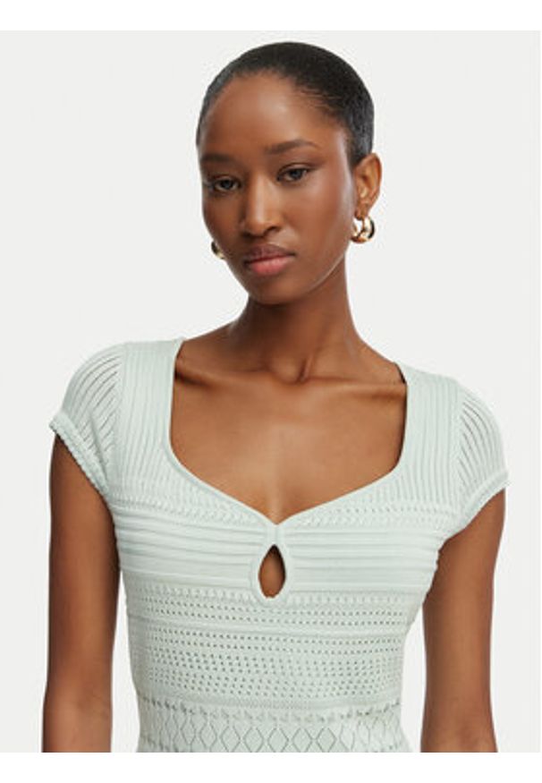 Guess Sukienka dzianinowa W6GK21 Z0603 Zielony jasny Regular Fit. Kolor: zielony. Materiał: syntetyk