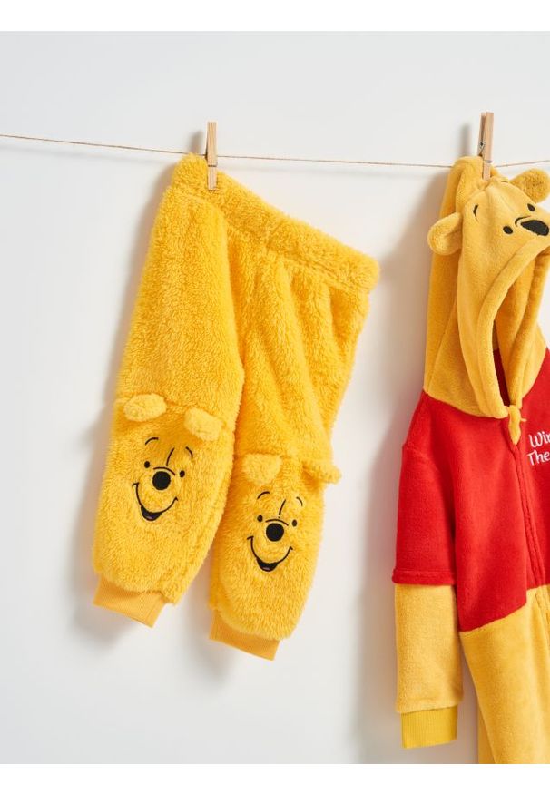 Sinsay - Spodnie Winnie the Pooh - żółty. Kolor: żółty