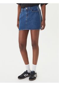 Adidas - adidas Spódnica jeansowa 3-Stripes KD2901 Niebieski Regular Fit. Kolor: niebieski. Materiał: bawełna #1