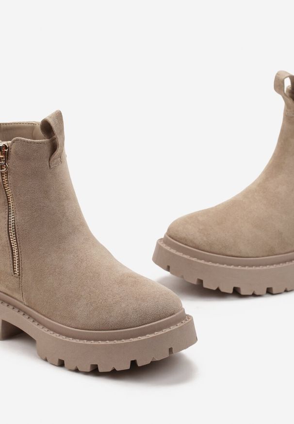 Born2be - Beżowe Botki na Grubej Podeszwie z Ozdobną Tasiemką Cudrey. Okazja: na co dzień. Kolor: beżowy. Styl: casual