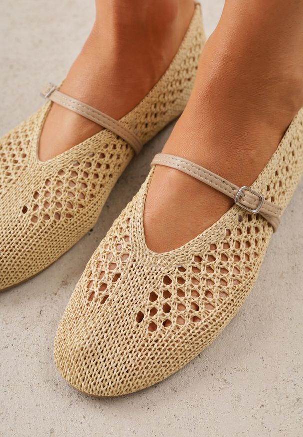 Born2be - Ciemnobeżowe Balerinki VICES z Plecioną Cholewką i Paskiem z Klamerką Nesaphise. Okazja: na co dzień. Zapięcie: pasek. Kolor: beżowy. Materiał: jeans, len. Szerokość cholewki: normalna. Styl: boho, klasyczny, wakacyjny, casual