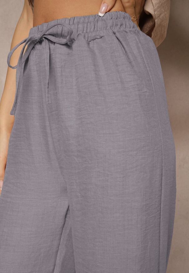 Renee - Niebieskie Klasyczne Spodnie z Gumką i Sznurkiem w Pasie Ramaya. Okazja: na co dzień. Kolor: niebieski. Materiał: materiał. Styl: klasyczny