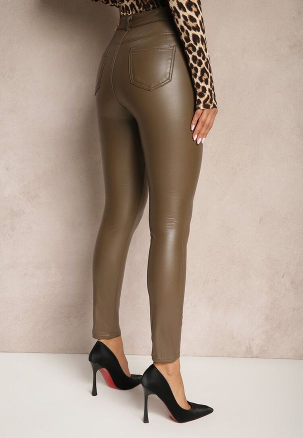Renee - Brązowe Spodnie o Kroju Skinny z Ekoskóry Zorlemi. Okazja: na co dzień. Stan: podwyższony. Kolor: brązowy. Materiał: koronka. Styl: elegancki, casual