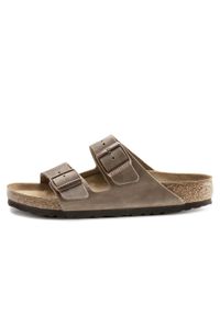 Kapcie Birkenstock Arizona Dorosłych. Okazja: na co dzień. Zapięcie: klamry. Kolor: brązowy, wielokolorowy. Materiał: materiał. Sezon: lato. Styl: casual
