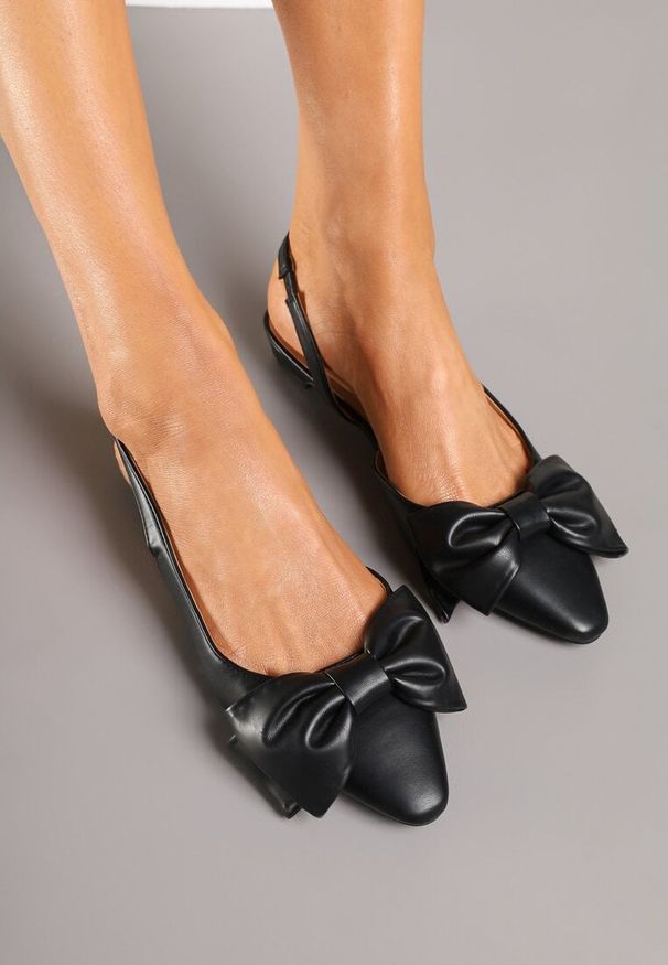 Renee - Czarne Sandały Bez Pięty z Kokardą Nolretia. Kolor: czarny. Materiał: jeans. Obcas: na obcasie. Styl: elegancki. Wysokość obcasa: niski