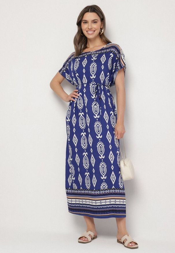 Born2be - Niebieska Pudełkowa Sukienka z Wiskozy w Etniczny Wzór Mirosela. Okazja: na co dzień. Kolor: niebieski. Materiał: wiskoza. Długość rękawa: krótki rękaw. Styl: casual, elegancki, klasyczny