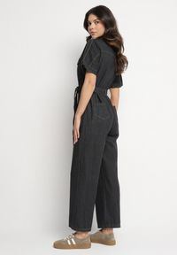 Born2be - Czarny Jeansowy Kombinezon z Wiązaniem w Talii i Szerokimi Nogawkami Xenadea. Kolor: czarny. Materiał: jeans. Styl: elegancki, klasyczny #7