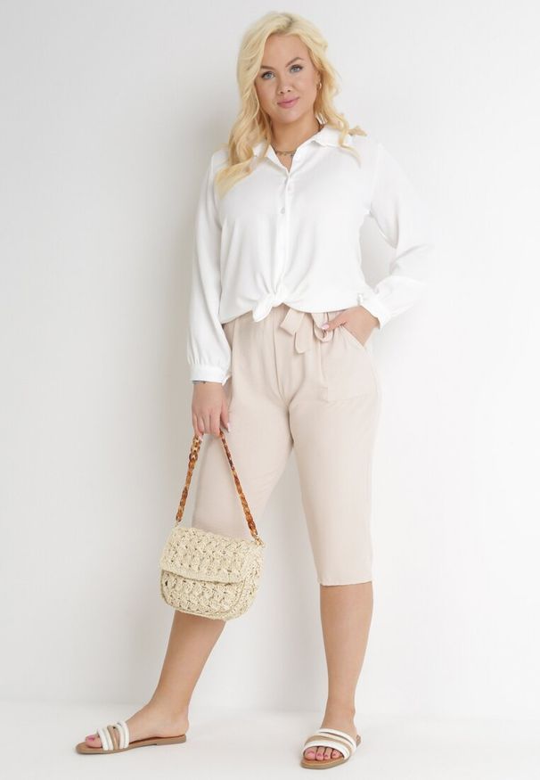 Born2be - Jasnobeżowe Szorty z Nogawką za Kolano z Gumką w Pasie i Wiązaniem Gentria. Okazja: na co dzień. Kolekcja: plus size. Kolor: beżowy. Materiał: materiał. Styl: casual