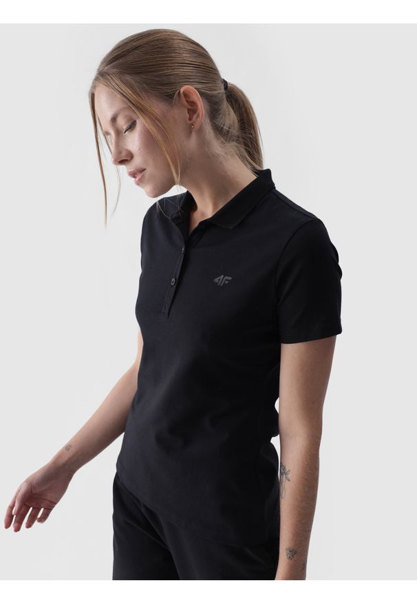 4f - 4F Koszulka polo slim damska - czarna XS. Okazja: na co dzień. Typ kołnierza: polo. Kolor: czarny. Materiał: jersey, bawełna, elastan, dzianina, materiał. Długość rękawa: krótki rękaw. Długość: krótkie. Wzór: ze splotem, gładki, jednolity. Styl: casual, sportowy, klasyczny