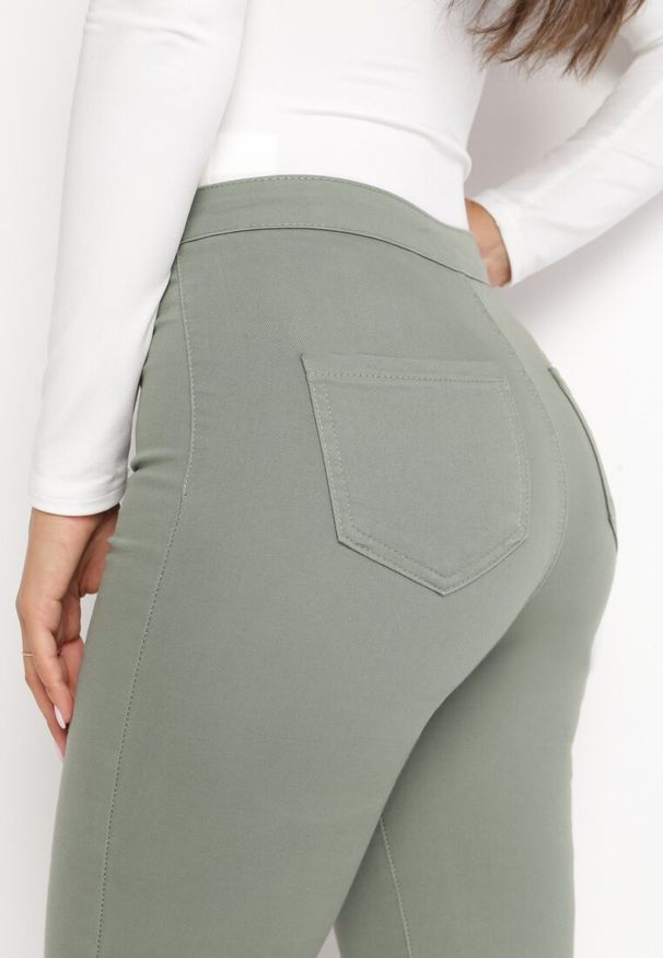 Born2be - Zielone Spodnie Skinny Biscova. Kolor: zielony. Styl: elegancki