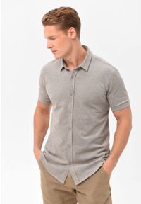 Volcano - Koszula z krótkim rękawem, Slim Fit, C-XEWIR. Typ kołnierza: kołnierzyk klasyczny. Kolor: szary. Materiał: tkanina, materiał, bawełna, jeans, elastan. Długość rękawa: krótki rękaw. Długość: krótkie. Wzór: melanż. Sezon: lato. Styl: klasyczny, elegancki