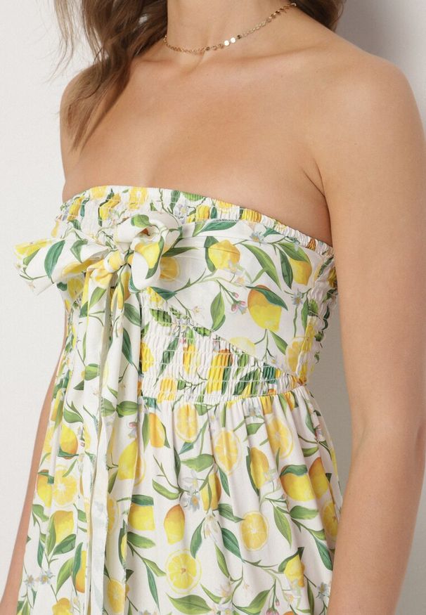 Born2be - Biała Sukienka w Cytryny z Kokardą Galadessa. Okazja: na co dzień, na randkę. Typ kołnierza: kokarda. Kolor: biały. Sezon: lato. Styl: casual, elegancki