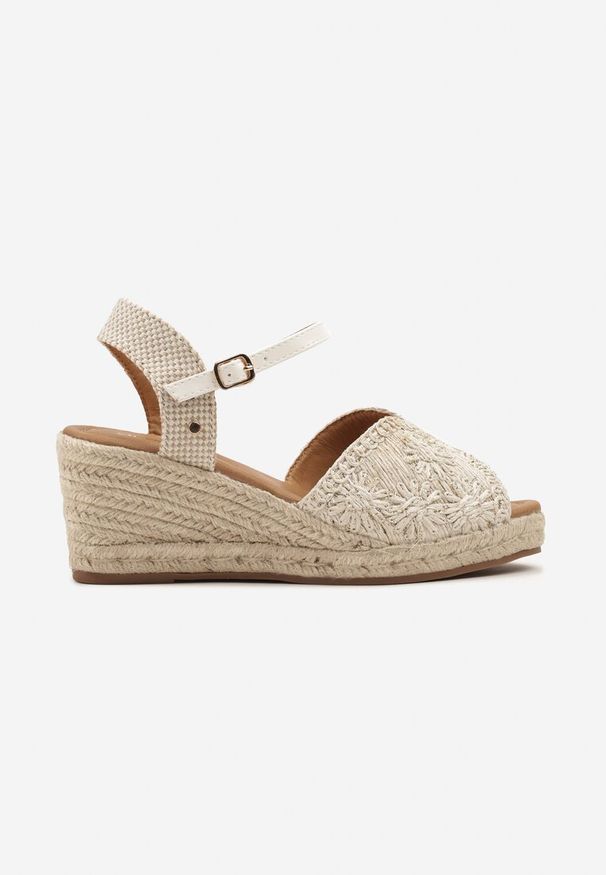 Renee - Beżowo-Białe Sandały na Plecionym Koturnie Vices w Stylu Boho Fililuna. Okazja: na co dzień. Zapięcie: sprzączka. Kolor: beżowy. Wzór: aplikacja. Obcas: na koturnie. Styl: boho
