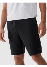 4f - 4F Spodenki dresowe regular męskie - czarne L. Kolor: czarny. Materiał: dresówka. Długość: krótkie. Wzór: gładki, ze splotem #1