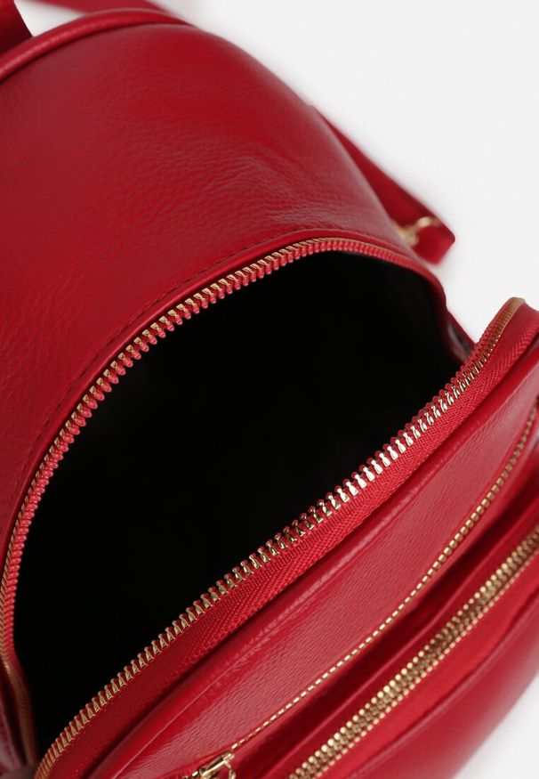 Renee - Czerwony Plecak Ozdobiony Suwakami z Odpinanymi Paskami z Regulacją Nelmira. Kolor: czerwony. Materiał: jeans. Wzór: aplikacja. Styl: wizytowy, elegancki, casual
