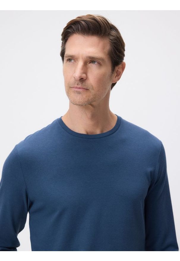 Reserved - Longsleeve regular z włóknem bambusowym - granatowy. Kolor: niebieski. Materiał: włókno. Długość rękawa: długi rękaw