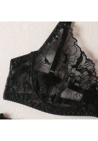 Intica - Komplet haftowanej bielizny na specjalne okazje Pelagheia. Kolor: czarny. Materiał: tkanina, materiał. Wzór: haft #6