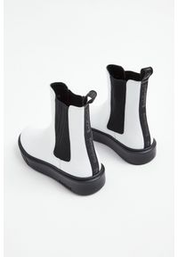 Baldinini - Botki skórzane BALDININI. Zapięcie: pasek. Materiał: skóra, guma. Wzór: napisy #3