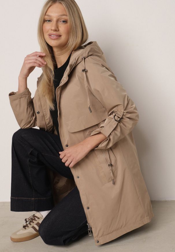 Born2be - Brązowa Przejściowa Kurtka Parka z Kapturem i Podwijanymi Rękawami Tinarose. Okazja: na spacer, na co dzień. Typ kołnierza: kaptur. Kolor: brązowy. Materiał: jeans, dresówka. Styl: casual