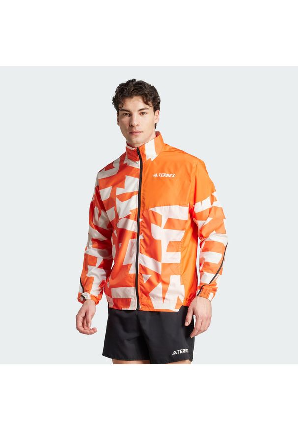 Adidas - Wiatrówka Terrex Multi Printed. Kolor: wielokolorowy, biały, pomarańczowy. Materiał: materiał. Sport: bieganie