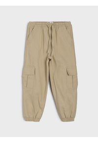 Sinsay - Bawełniane jeansy jogger cargo comfort - beżowy. Kolor: beżowy #1