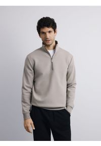 Reserved - Gładka bluza ze stójką - jasnoszary. Typ kołnierza: kołnierzyk stójkowy. Kolor: szary. Materiał: bawełna, dzianina. Wzór: gładki #1