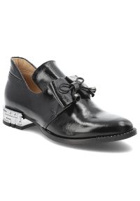 Czarne Półbuty Armodo Lakierowane Stylowe Obuwie Damskie. Okazja: do pracy. Kolor: czarny. Materiał: lakier. Wzór: geometria. Obcas: na obcasie. Styl: elegancki. Wysokość obcasa: średni #1