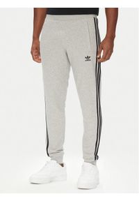Adidas - adidas Spodnie dresowe adicolor 3-Stripes JY1387 Szary Slim Fit. Kolor: szary. Materiał: bawełna