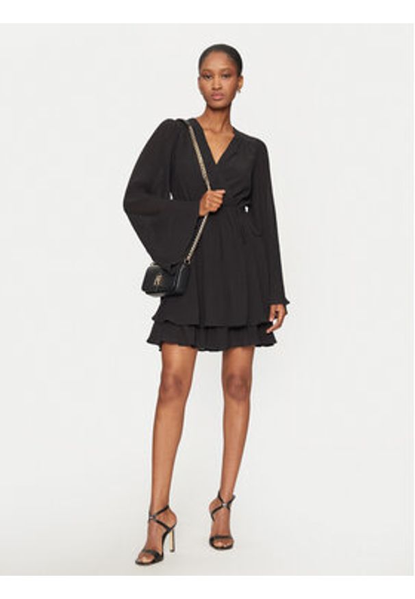 Gina Tricot Sukienka koktajlowa 23649 Czarny Regular Fit. Kolor: czarny. Materiał: syntetyk. Styl: wizytowy