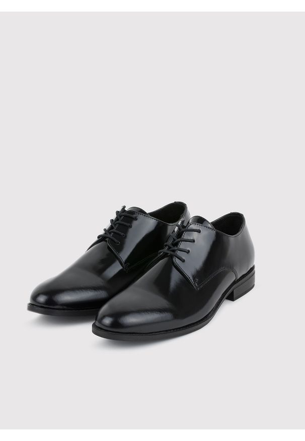 Pako Lorente - PAKO LORENTE – Czarne derby męskie. Okazja: na ślub cywilny, na wesele. Kolor: czarny. Styl: elegancki