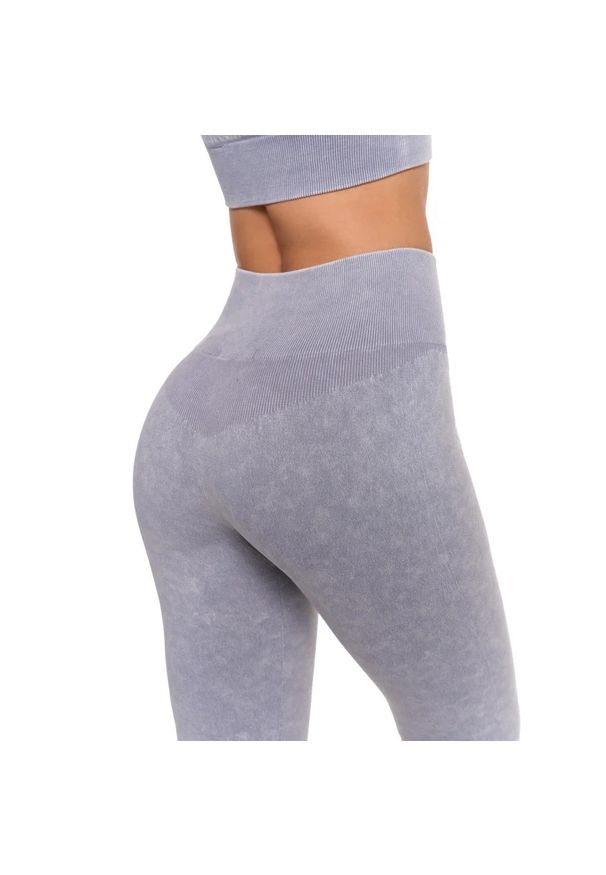 Komplet damski Moraj, top z krótkim rękawem i legginsy długie z wysokim stanem, szare, BD1900-508 + RDL2200-013. Okazja: na spacer, na co dzień. Kolor: szary. Długość rękawa: krótki rękaw. Długość: krótkie. Styl: casual, sportowy, wizytowy