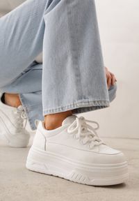 Born2be - Białe Sneakersy VICES na Grubej Podeszwie z Tłoczeniami Azirara. Okazja: na co dzień, na spotkanie biznesowe, do pracy. Kolor: biały. Materiał: jeans. Sport: golf #2