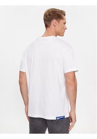 Karl Lagerfeld Jeans - KARL LAGERFELD T-Shirt Klj Regular Monogram Sslv Tee 236D1704 Biały Regular Fit. Typ kołnierza: dekolt w karo. Kolor: biały. Materiał: bawełna #4
