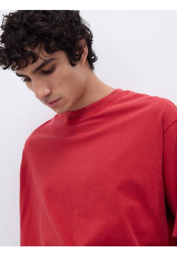Reserved - T-shirt boxy - czerwony. Kolor: czerwony. Materiał: dzianina, bawełna