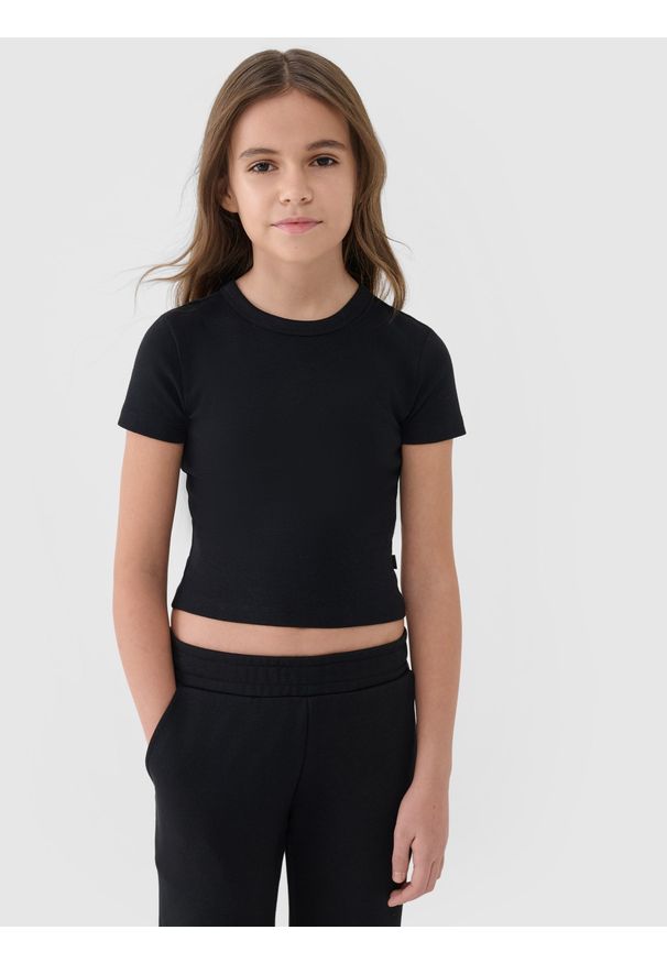 4f - 4F T-shirt slim crop top gładki dziewczęcy - czarny 122 (6-7 lat). Okazja: na co dzień. Kolor: czarny. Materiał: dzianina, bawełna, materiał, elastan. Długość rękawa: krótki rękaw. Długość: krótkie. Wzór: gładki. Sezon: lato. Styl: casual, sportowy